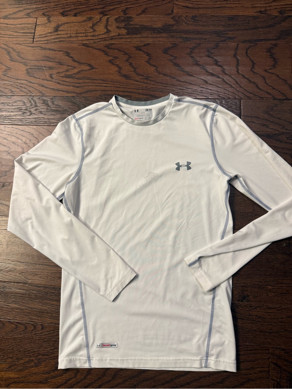 Under Armour men’s  Long-Sleeve Performance Shirt with Gray Accents size small